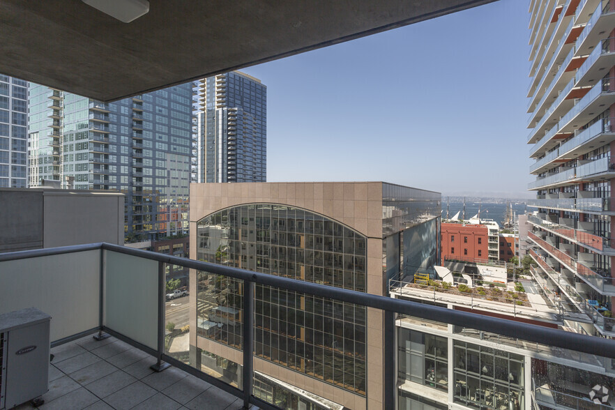 1 BR, 1 BA - 688 SF - Allegro Towers