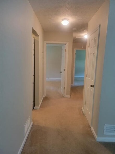 Building Photo - 488 Slew Ave