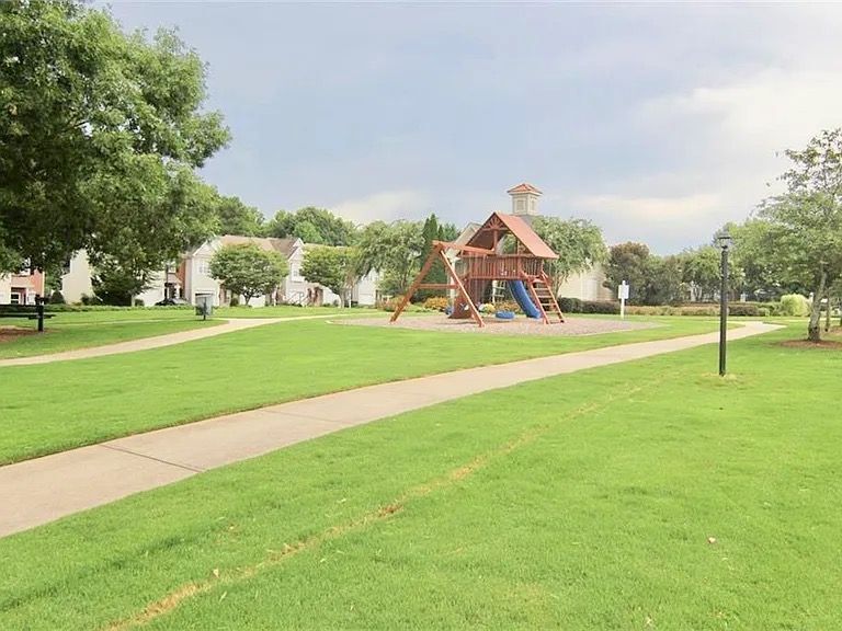 Building Photo - 246 Azalea Cir
