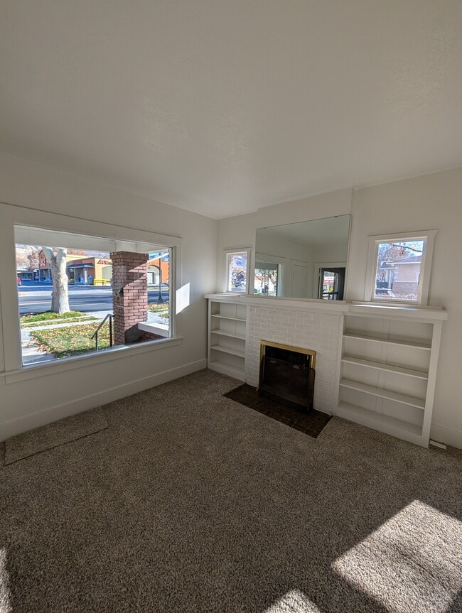 Building Photo - 225 N Main St