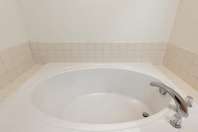 Building Photo - Spacious, Large, Luxury 3 Bedroom Townhous...
