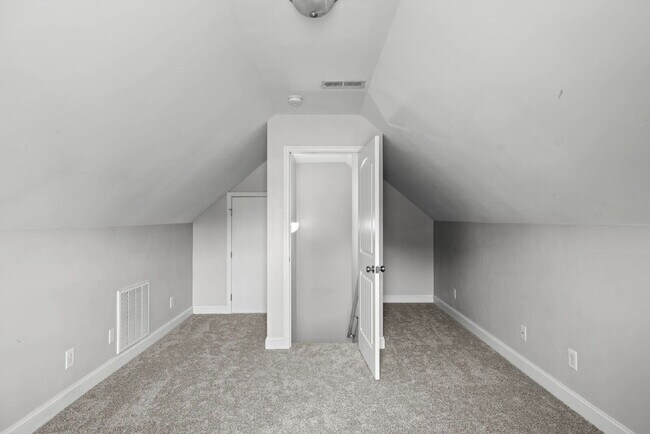 Building Photo - 144 Backfield Pl