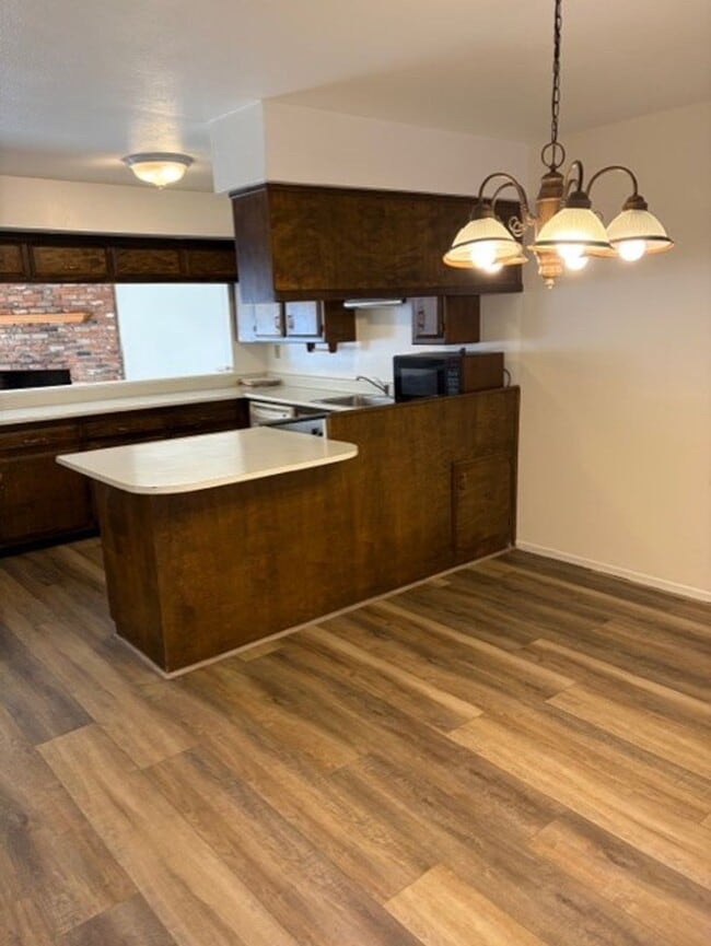 Building Photo - Northwood Estate Charmer