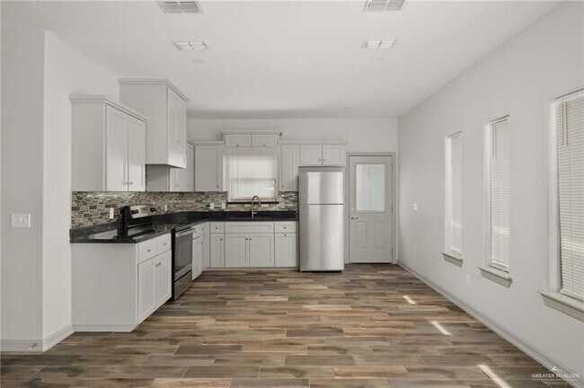 Building Photo - 5800 Nightingale Ave