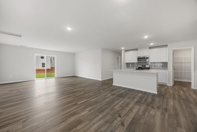 Building Photo - New constructed 5 bed 3 Bath Inman SC
