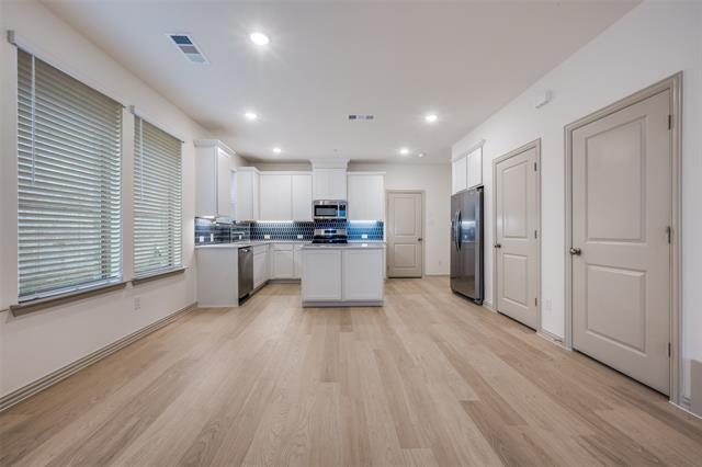 Building Photo - 512 Parkside Dr