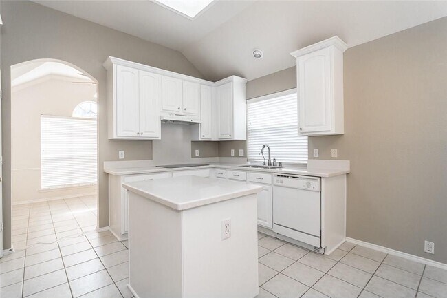 Building Photo - 2453 Cimmaron Dr