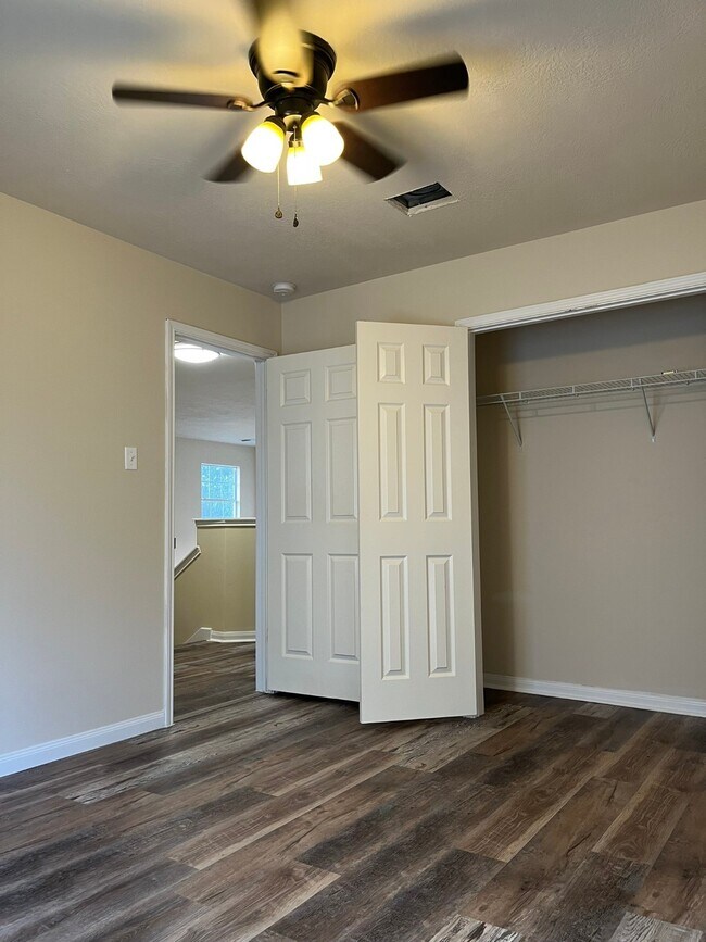 Building Photo - 21650 Falvel Sunset Ct