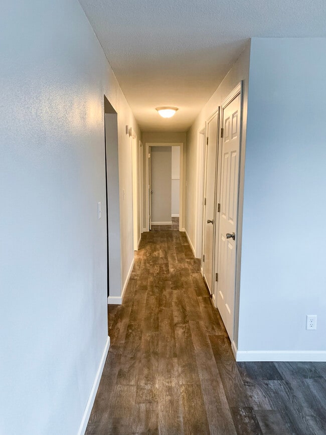 Building Photo - 214 Larch Ave