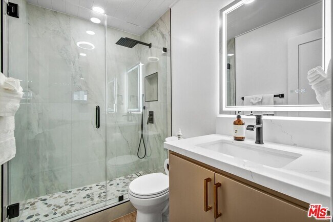Building Photo - 1083 Montauk Ln