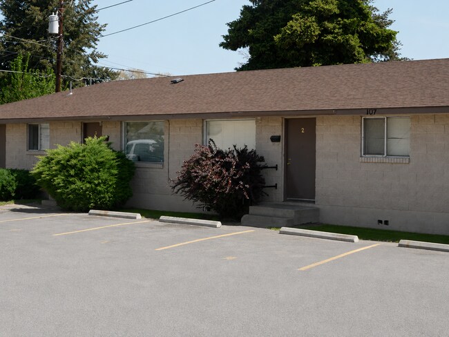 Building Photo - A Home With Not Only Practical Perks, But A Location You’ll Love!