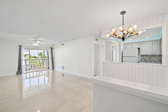 Building Photo - 148 Yacht Club Dr