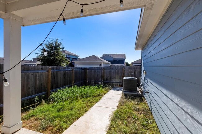 Building Photo - 2533 Pecan Island Dr