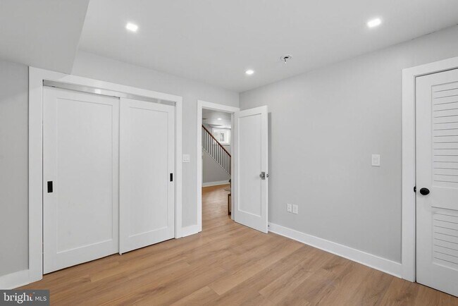 Building Photo - 1301 Somerset Pl NW