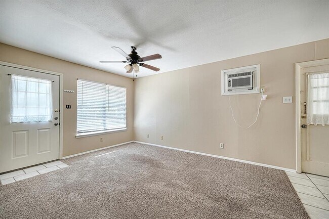 Building Photo - 4906 Gladeview Dr