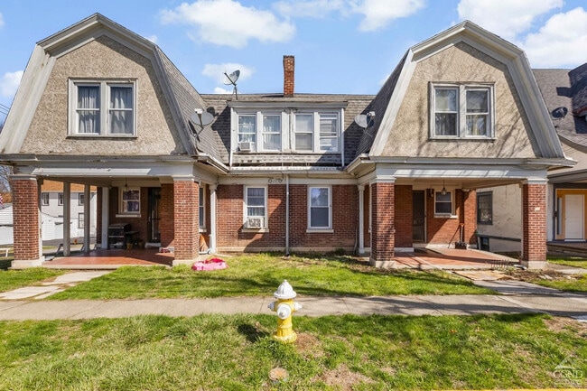 Primary Photo - 28 Parkwood Blvd