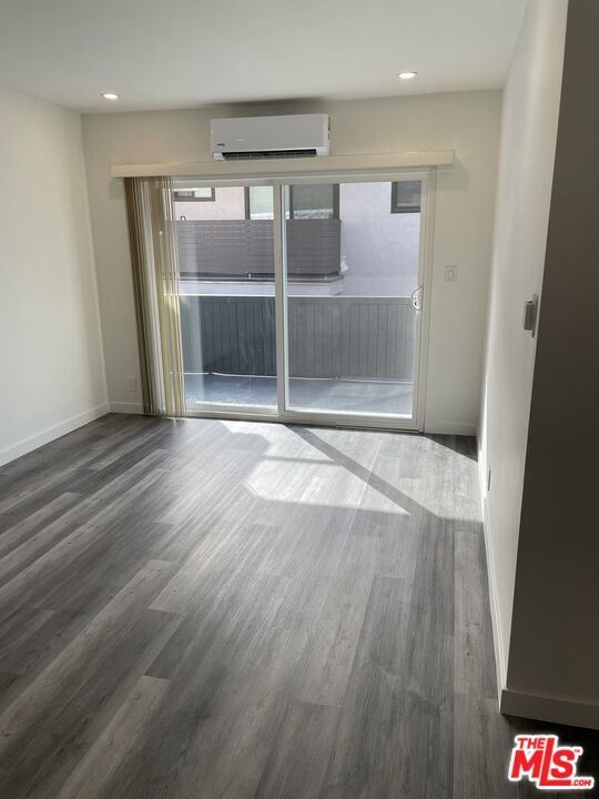 Building Photo - 1840 N Gramercy Pl