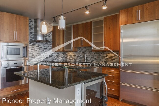 Building Photo - 2 br, 2.5 bath House - 2229 Blake St #708