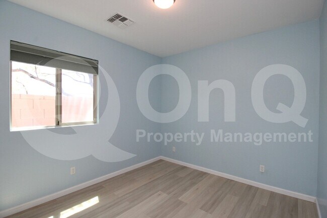 Building Photo - 38032 W Vera Cruz Dr