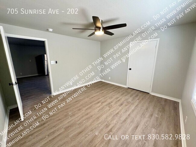 Building Photo - 705 Sunrise Ave