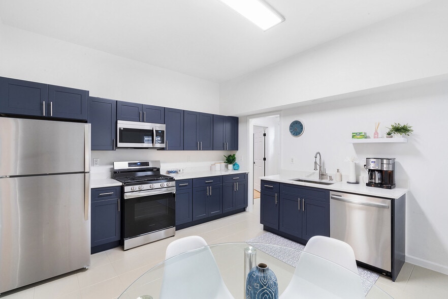 Building Photo - 16 Union St