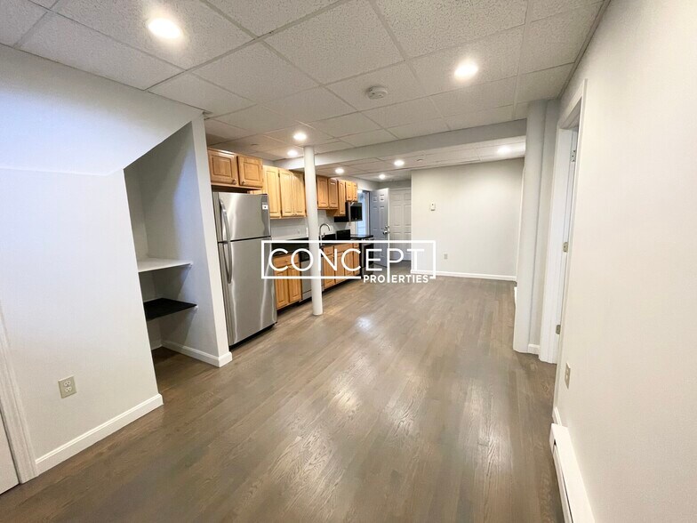 Building Photo - 77 Park Dr