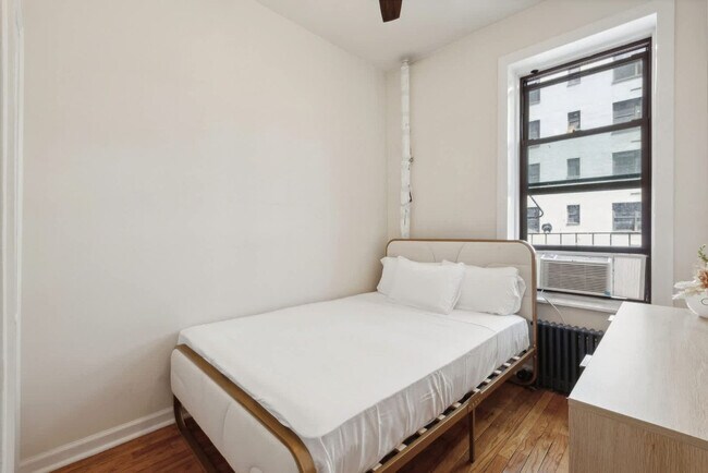 Building Photo - 300 E 69th St