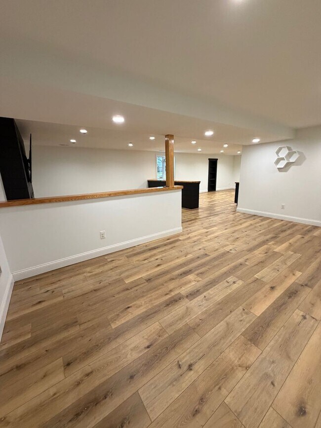 Building Photo - COMMINNG SOON - 4 BED 3 1/2 BATH HOUSE