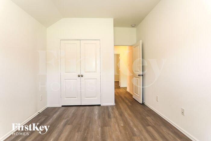 Building Photo - 932 Pickering Oak Row