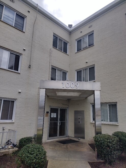 Building Photo - 1009 Chillum Rd