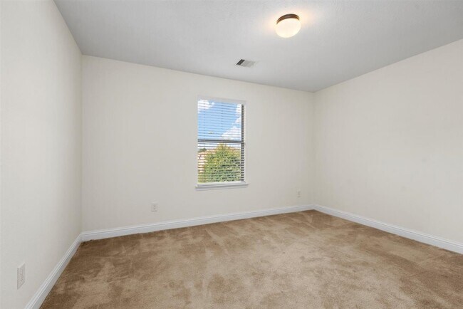 Building Photo - 914 Bandon Ln