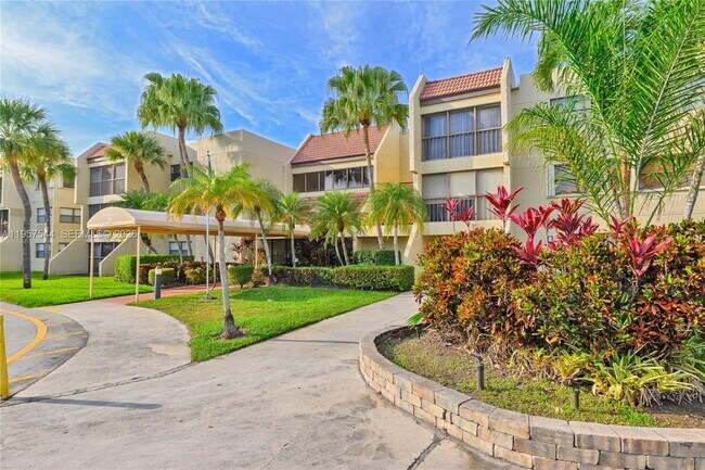 Building Photo - 220 Lakeview Dr