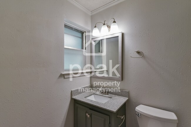 Building Photo - $1799! 3Bed home! Lock in your rate with a...