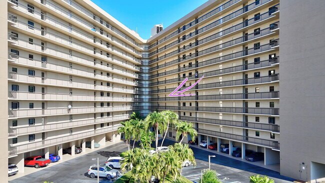 Building Photo - 801 S Ocean Dr