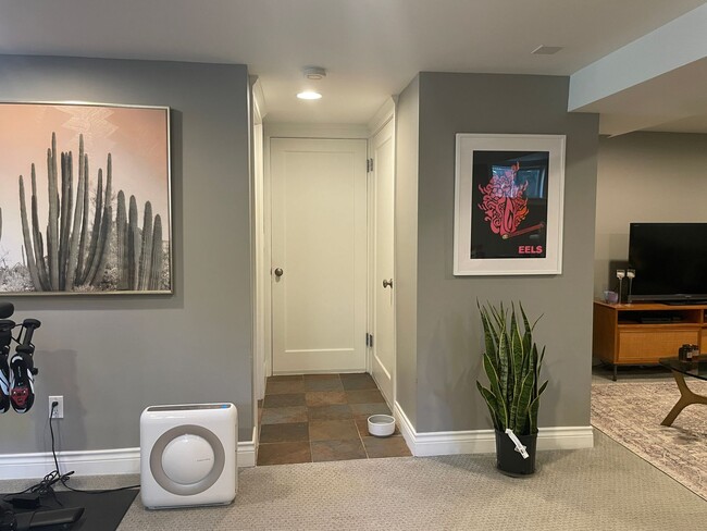 Building Photo - Immaculate and Updated Mid Century Home in Whittier Heights