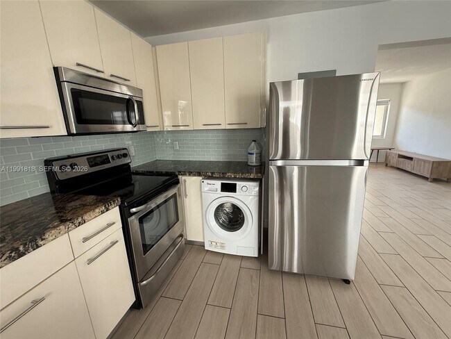 Building Photo - 625 77th St