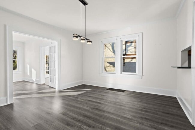 Building Photo - 2044 Fairhaven Cir NE