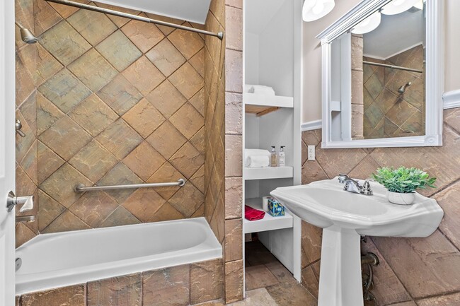 Building Photo - Beautiful Spanish Revival 3 Bedroom in Upt...