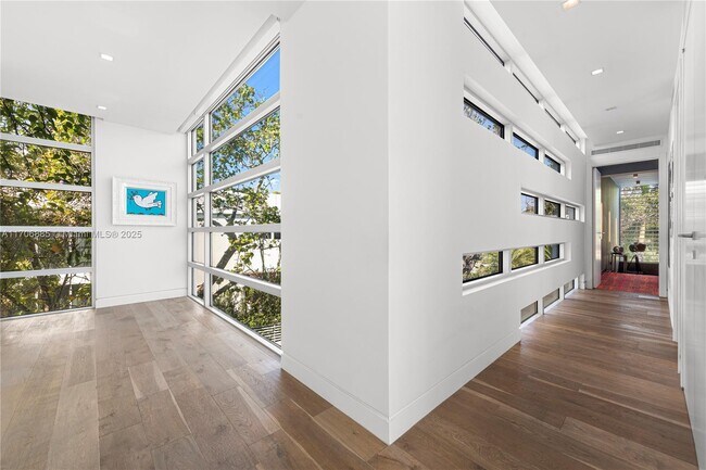 Building Photo - 440 S Hibiscus Dr