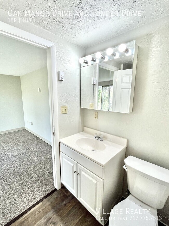 Building Photo - 204 Oak Manor Dr