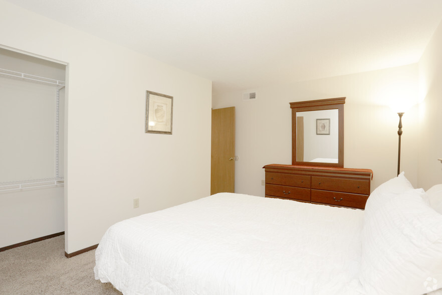 2 Bedroom, 1 Bath - First Bedroom - Lincoln Square Apartments