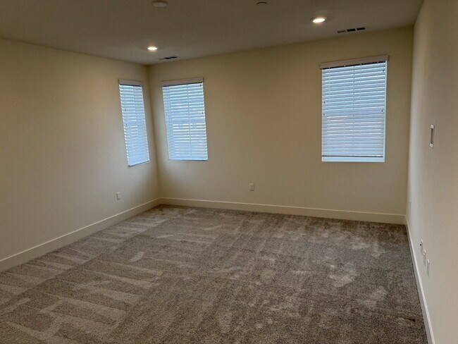 Building Photo - Beautiful 4 Bedroom, 3 Bath Home with Solar in Highly Desired Tracy Hills Community