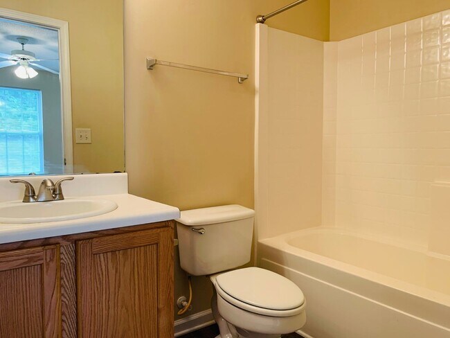 Building Photo - Wow! Newly renovated, new flooring, 1 car ...