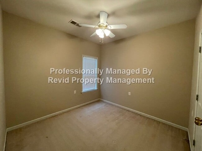 Building Photo - 2 bedroom Home in Harbor Town!!