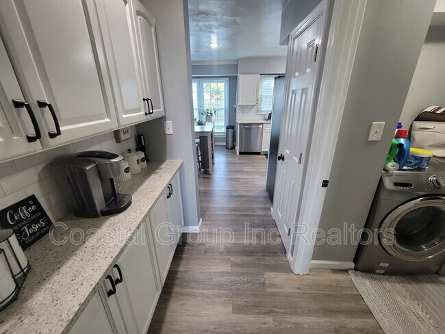 Building Photo - 1012 Meadowview Pl