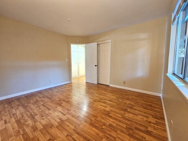 Building Photo - 487 N Rengstorff Ave