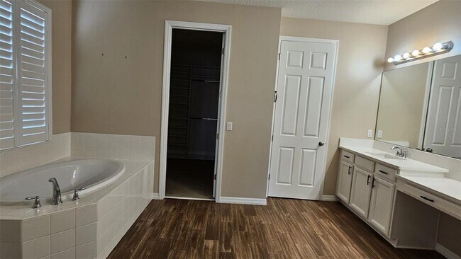 Building Photo - 3448 Current Ave