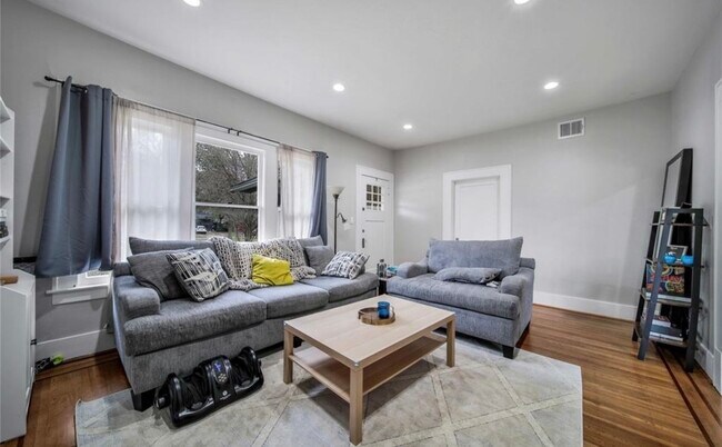 Building Photo - 4614 Park Dr