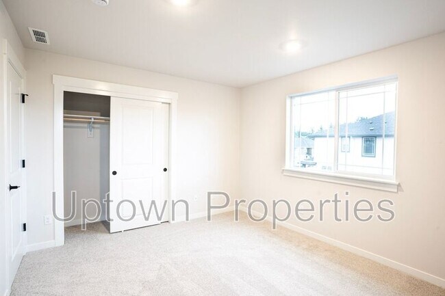 Building Photo - 16959 SW Leaf Ln