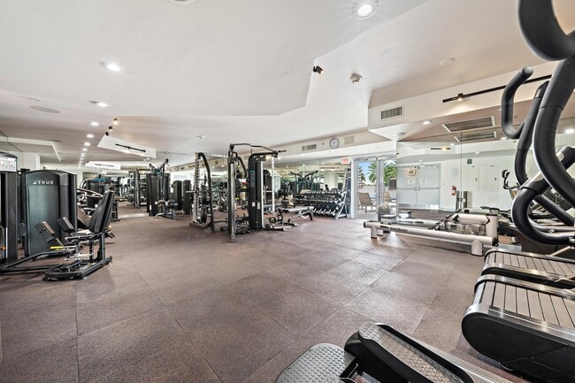 Building Photo - 1551 N Flagler Dr